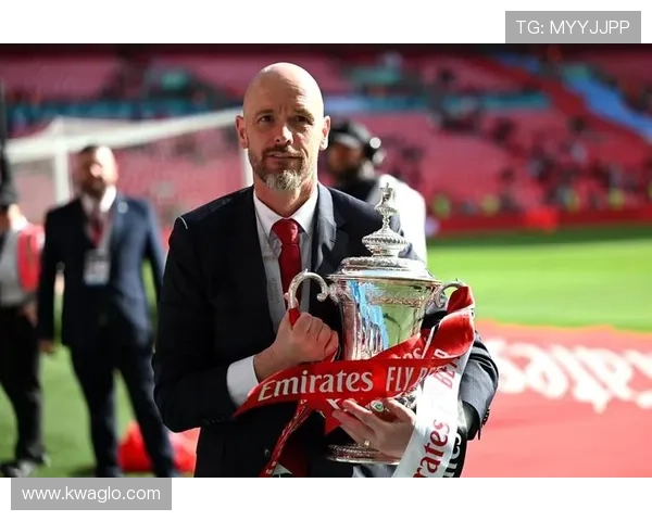 滕哈赫着眼防守提升,曼联新赛季战略调整初见成效 滕哈赫着眼防守提升,曼联新赛季战略调整初见成效