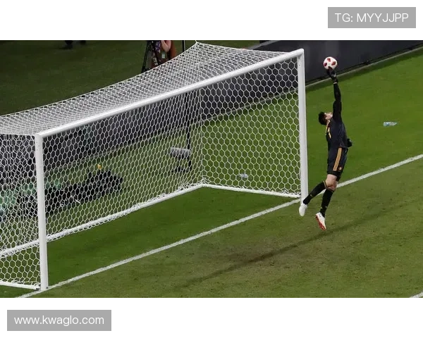 库尔图瓦:禁区统治与高球处理构筑防守安全堡垒